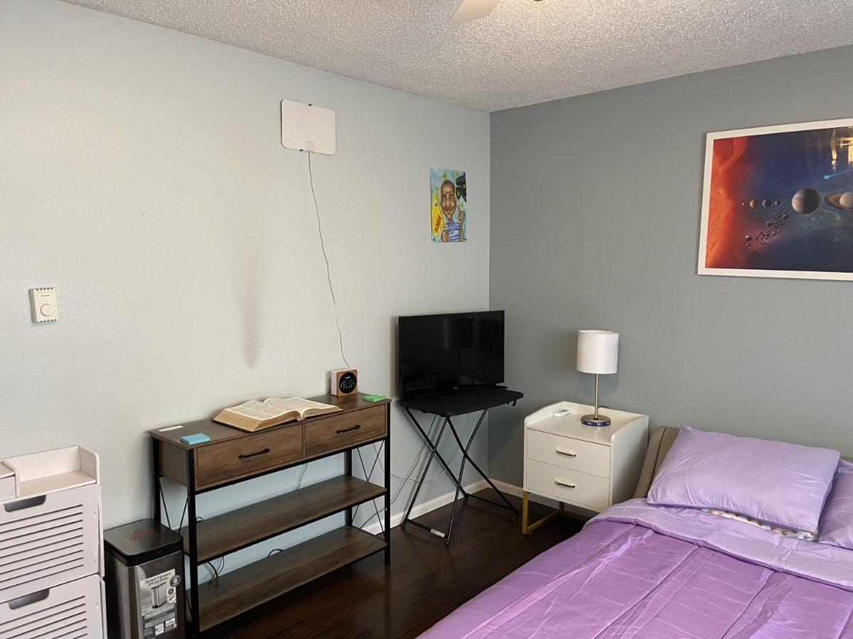 Shared Space With Private Room In Beautiful Lakefront Apartment Federal Way Eksteriør bilde